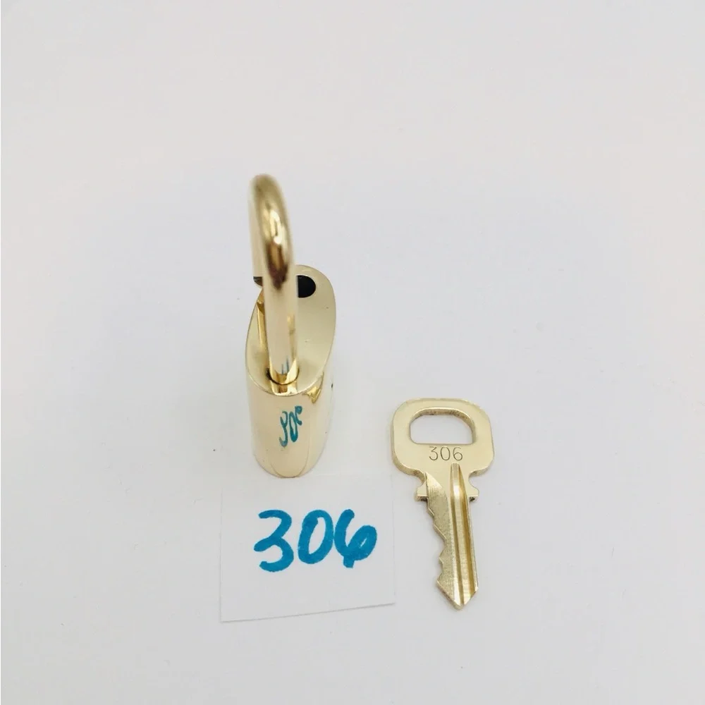 Authentic Louis Vuitton Lock and key 306 - Picture 2 of 8